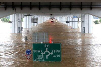 Рекордное количество осадков и наводнений в Сеуле унесли жизни семи человек. Синоптики предупреждают, что это еще не конец
