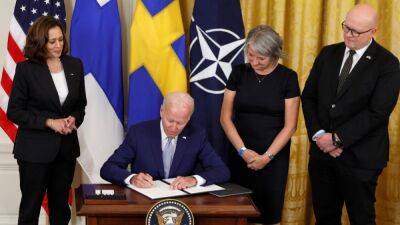 Байден утвердил вступление Финляндии и Швеции в НАТО