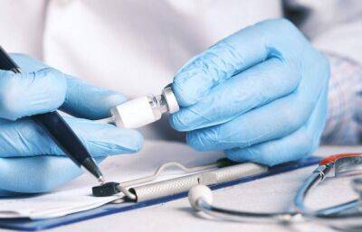 Новую назальную вакцину от ковида испытает Центр Гамалеи