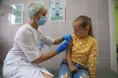 Дети в прививочном кабинете. Педиатры и родители юных гродненцев убеждены в важности вакцинации от коронавирусной инфекции с пятилетнего возраста