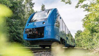 У Німеччині запускають перші у світі пасажирські потяги на водні