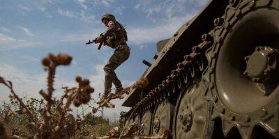 «Бои идут тяжело». Украинские военные рассказали о контрнаступлении на юге Украины — WSJ