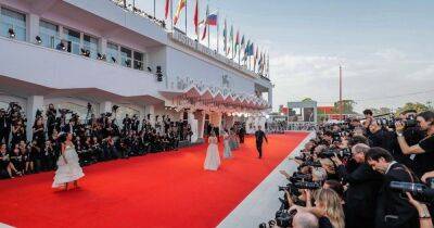 Венецианский кинофестиваль 2022. Топ-7 "голых" платьев ковровой дорожки
