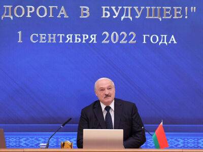 “Была поставлена задача пошататься по миру“. Лукашенко показал “белорусский” ноутбук. 88% комплектующих – иностранные
