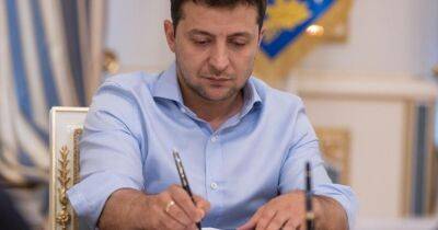 Зеленский прекратил деятельность делегации Украины в ТКГ