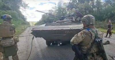 Украинские военные прорвались в тыл ВС РФ и захватили технику вместе с экипажами (видео)