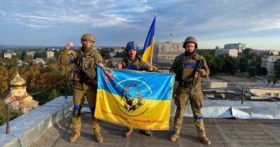 Украинские воины вошли в Купянск: флаг поднят над горсоветом, — СМИ (ФОТО)
