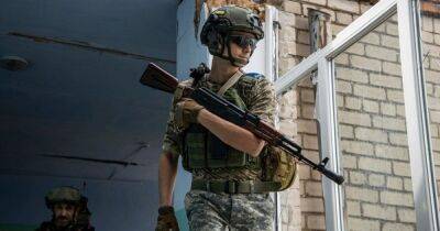 "Добивают на окраинах": украинские военные сообщили о бегстве ВС РФ из центра Изюма