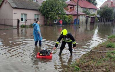 Из-за проливных дождей улицы Ужгорода ушли под воду (фото)