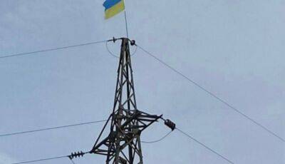 Над селом Піщане на Луганщині майорить український прапор - Гайдай