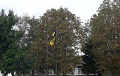 В Казачьей Лопани подняли флаг Украины - горсовет
