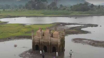 Посуха оголила покинуту мечеть в Індії