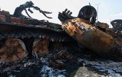 ВСУ накрыли колонну оккупантов: уничтожено несколько танков и "Солнцепек" (видео)