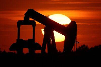 Нефть начинает неделю с понижения на фоне COVID-ограничений в Китае и возможных повышений ставок