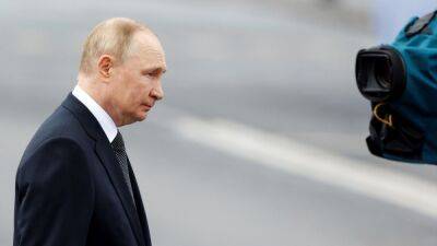 Депутаты из Москвы, Петербурга и Колпино потребовали отставки Путина