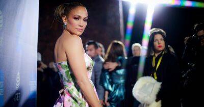 Дженнифер Лопес - Christian Dior - Бен Аффлек - Дженнифер Лопес отправилась на барахолку в смелом платье модного цвета - focus.ua - Украина - Италия - Париж - Лос-Анджелес