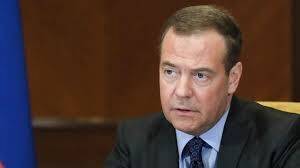 Медведев отреагировал на заявления Зеленского