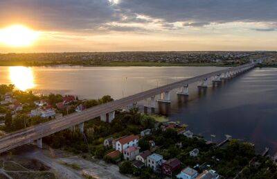 Украинские войска обстреляли Антоновский мост в Херсонской области
