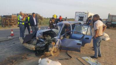 В Джизакской области произошло лобовое столкновение "Нексии" и грузовика. Два человека погибли