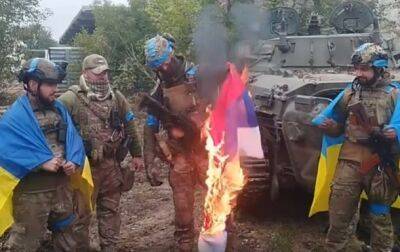 Деоккупация: десантники показали, как поднимают флаги Украины