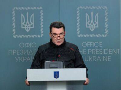 "Это они еще не отступали": Данилов ответил на требование Медведева о капитуляции Украины