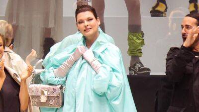Елизавета II - Christian Dior - Ким Джонс - Линда Евангелиста впервые вышла на подиум после неудачной операции - 24tv.ua - Англия - Нью-Йорк