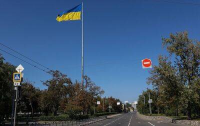 Военные установили украинский флаг в освобожденном Нововознесенском на юге (видео)