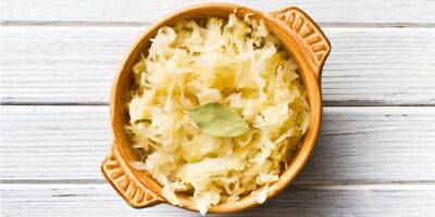 Простые ингредиенты. Рецепт хрустящей квашеной капусты от шеф-повара - nv.ua - Украина