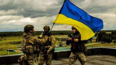 Еще до выхода россиян из Казачьей Лопани местные подожгли их блокпост и подняли флаг Украины