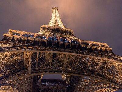 В Париже сэкономят на подсветке Эйфелевой башни