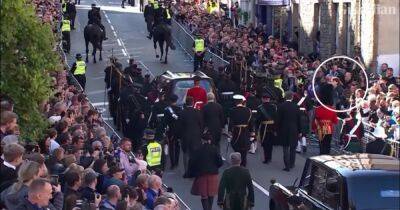 На прощальной церемонии с королевой принц Эндрю попал в скандал (видео)