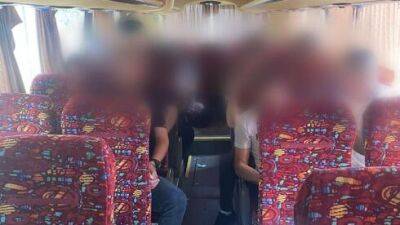 17 палестинских нелегалов ехали в Израиль в автобусе с двойным дном