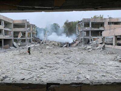 В Лозовой обстрелом полностью уничтожны школа и детсад (фото)