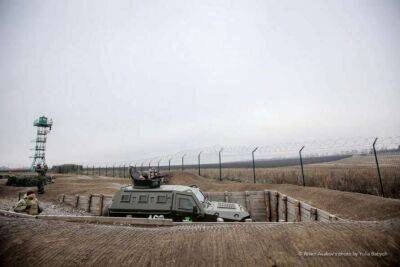 Українські військові показали, як виглядає «стіна Яценюка» (ФОТО)