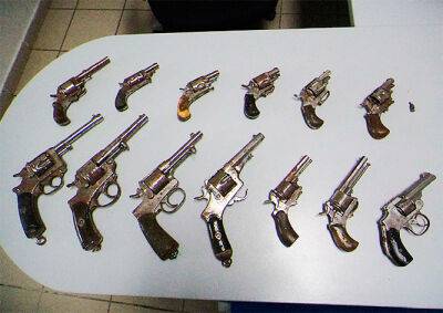 Жительница Чехии нашла на чердаке 13 револьверов
