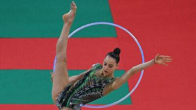 ЧМ по художественной гимнастике: Даша Атаманова получила травму, за Израиль бьется Ася Кац