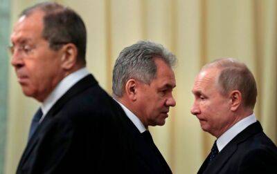 Путин нервничает. Окружение диктатора стало чаще пить алкоголь из-за войны в Украине