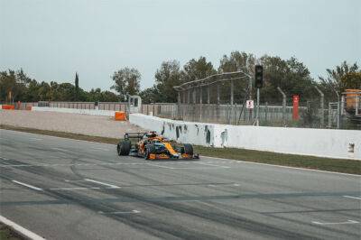 Алекс Палоу сел за руль McLaren в Барселоне