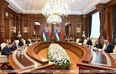 Лукашенко провел встречу с Президентом Узбекистана Шавкатом Мирзиёевым в Узбекистане