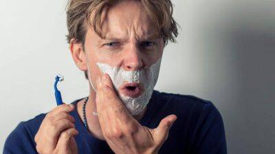 Идеально гладкая кожа без порезов: 5 правил ухода за бритвой, которые должен знать каждый мужчина