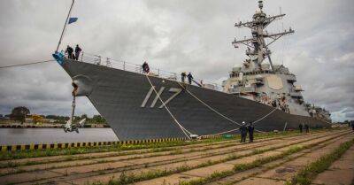 ФОТО. В Ригу прибыл американский ракетный эсминец USS Paul Ignatius
