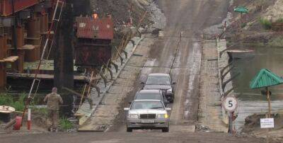 "Щоб швидше тікати": У Станиці Луганській окупанти побудували понтонний міст через Сіверський Донець