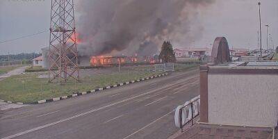 В Белгородской области на границе с Украиной загорелся таможенный терминал — фото
