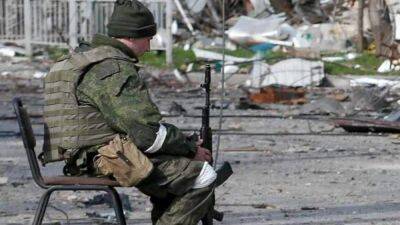 Палками по спине и на фронт: как проходит "мобилизация" на Луганщине – показательное видео