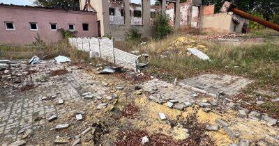 В освобожденном селе на Харьковщине нашли мины в уничтоженной школе