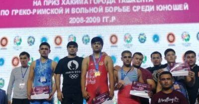 Юные таджикские борцы завоевали две золотые медали на международных соревнованиях в Ташкенте