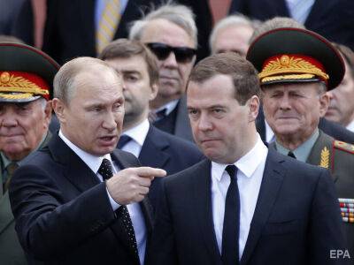Российские чиновники "присели на стакан" из-за войны в Украине. Путина тревожит состояние "некоторых людей из ближнего круга" – "Медуза"