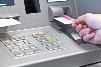 В России рекордно сократилось число банкоматов с 2016 года