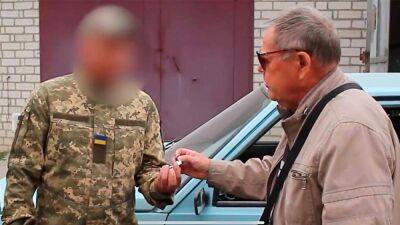 Для победы Украины над россией: пенсионер из Кременчуга пожертвовал свой автомобиль ВСУ