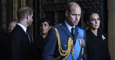 Эксперт указала на различия в семьях принца Уильяма и принца Гарри (видео)